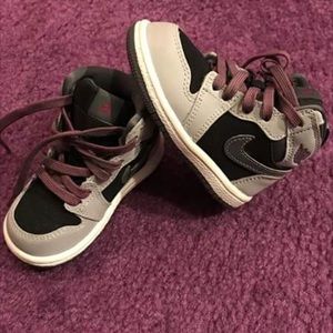 Toddler Jordans ! Sz 5